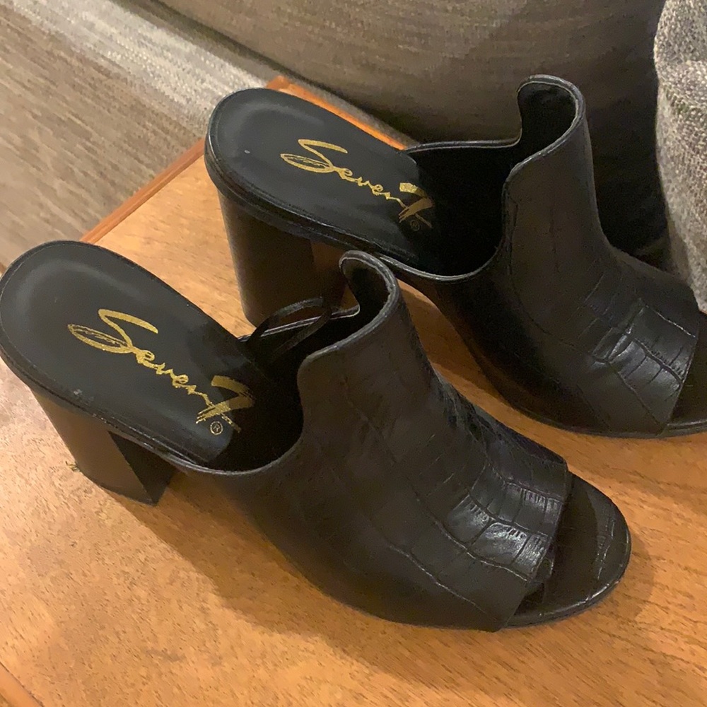 Heels, seven7, never worn